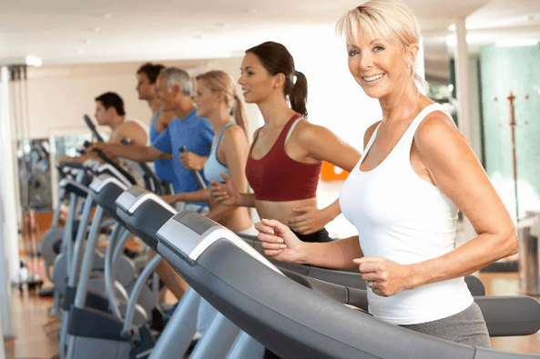 Cardio exercises on the treadmill will help you lose weight in the abdomen and sides
